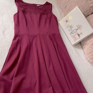 ADDED UP CLOSE OF LACE - flash and no flash